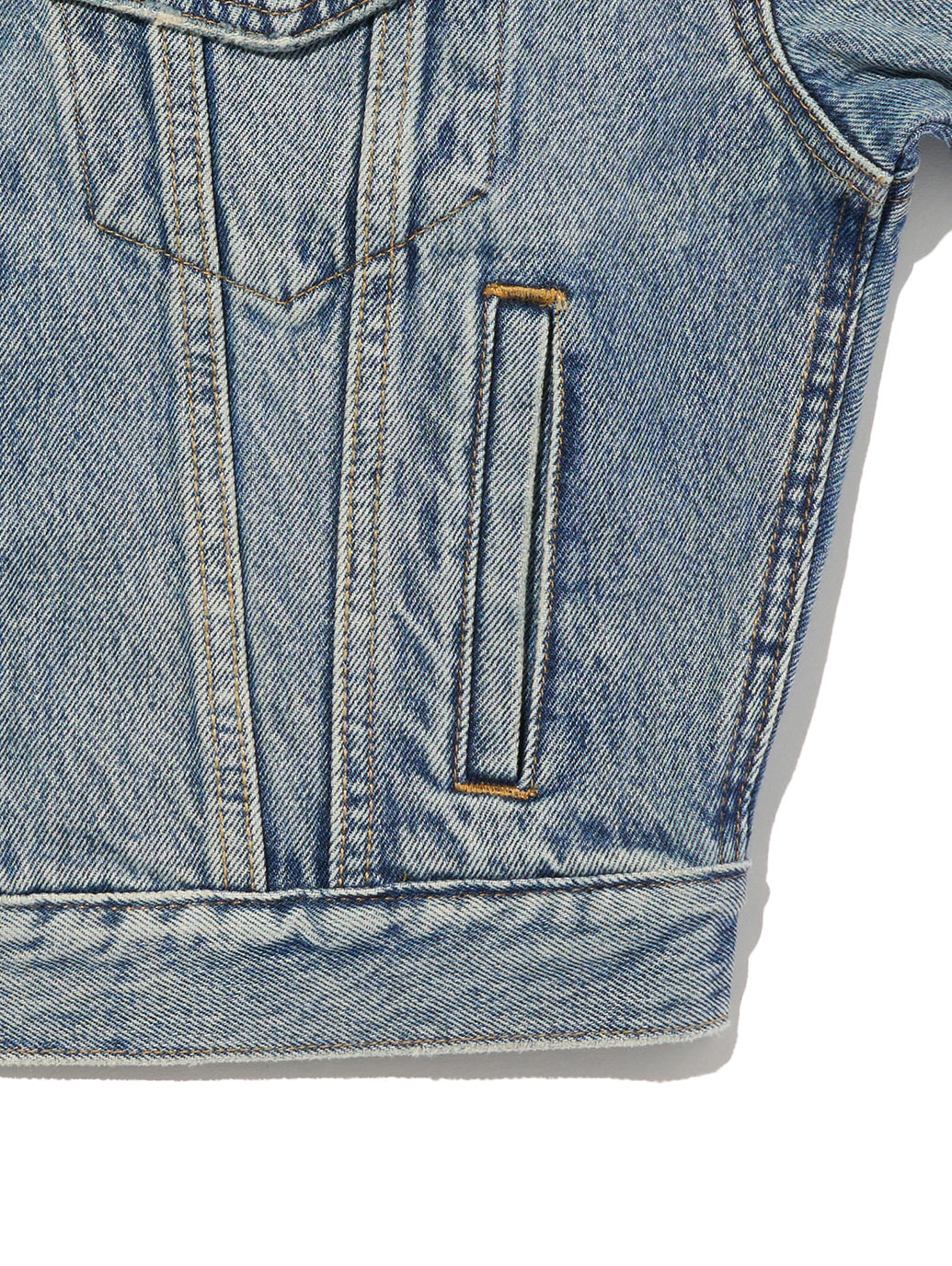 BEYONCE X LEVI’S® SHRUNKEN 90S トラッカージャケット