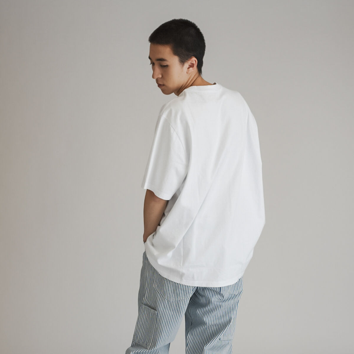 RELAXED FIT SS LOGO Tシャツ BRIGHT WHITE｜リーバイス® 公式通販
