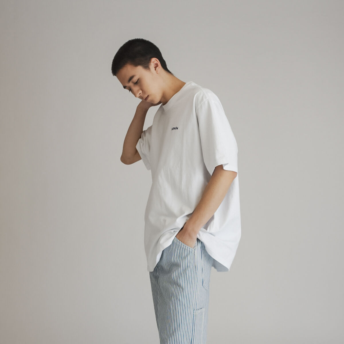 RELAXED FIT SS LOGO Tシャツ BRIGHT WHITE