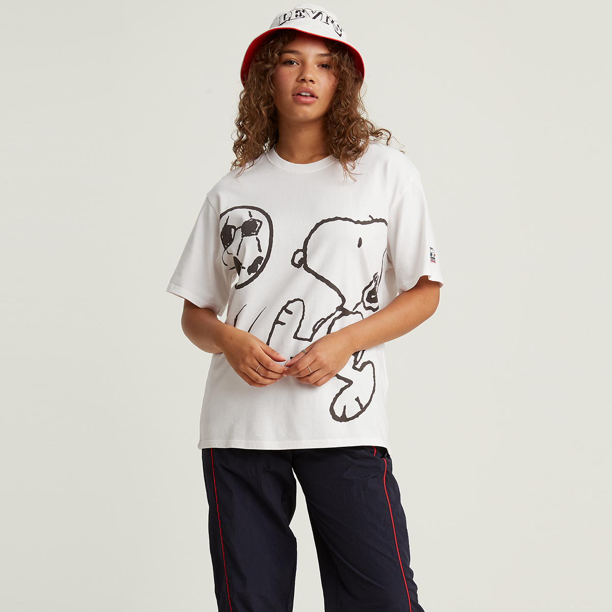 Peanuts Collectionグラフィックオーバーサイズtシャツ Snoopy Oversize Soccer Marshmallow Garme リーバイス 公式通販